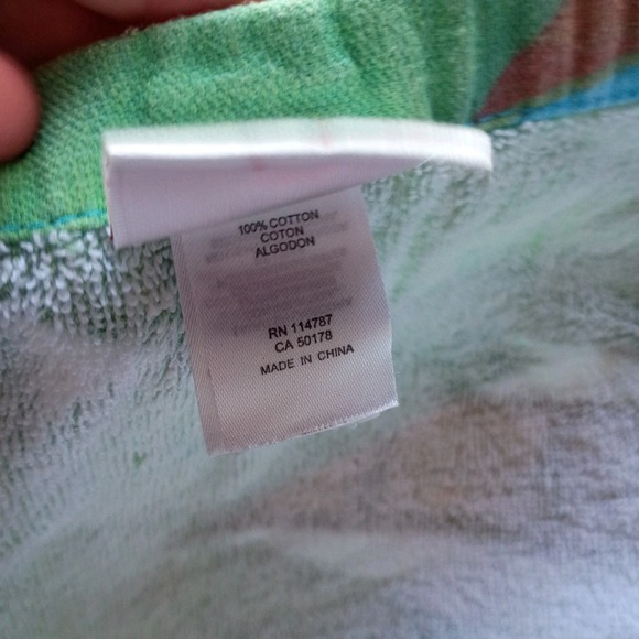 Vintage Disney Family Vacation Beach Water Park Swimming Towel Used Condition - Picture 8 of 8